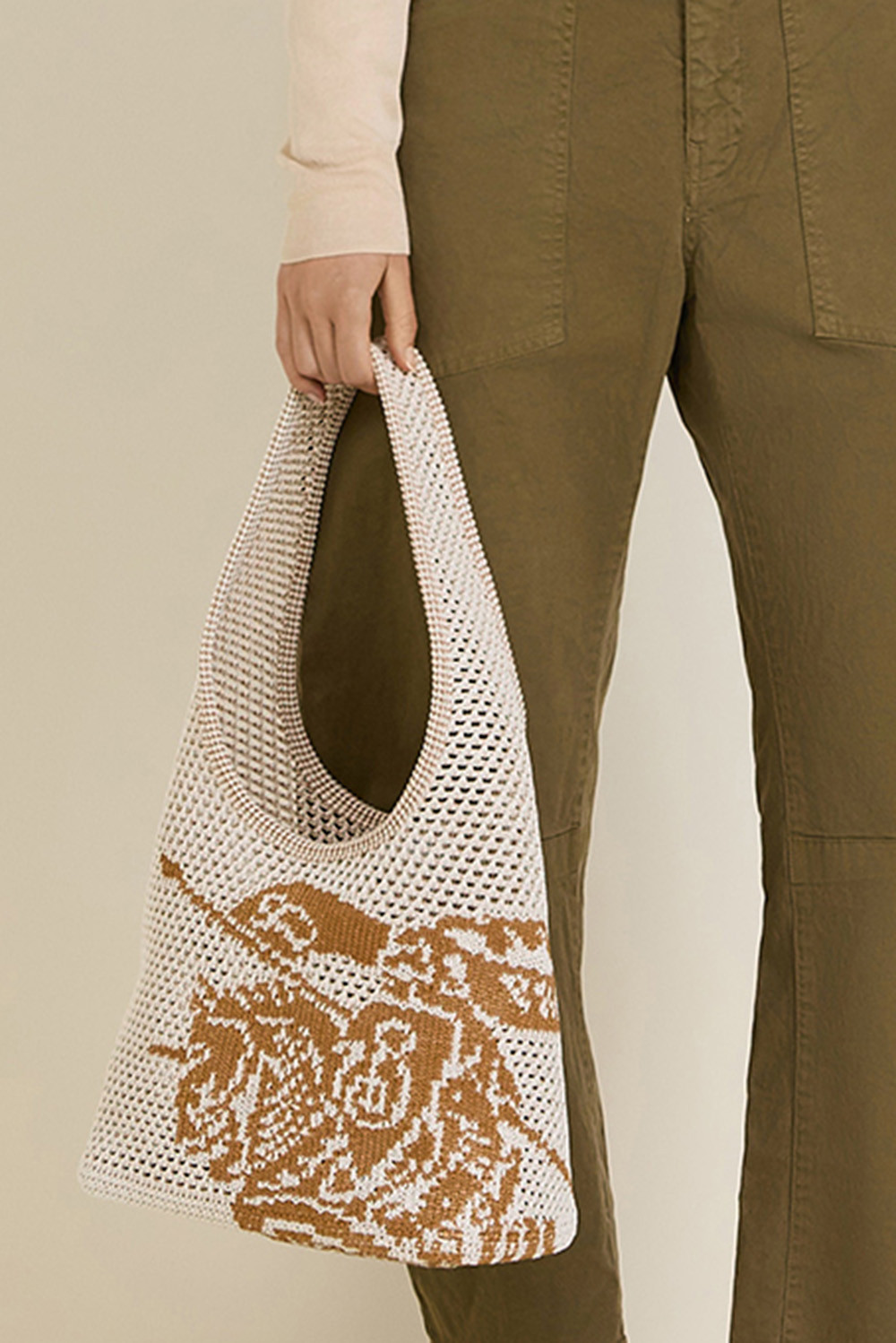 תמונת כל הלוק של תיק כתף קרושה סמול